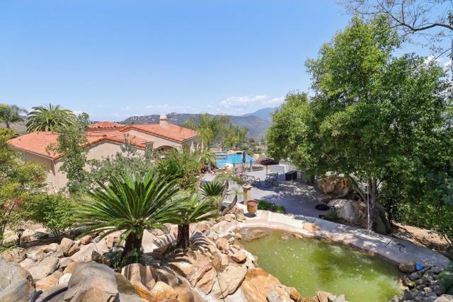 944 Rainbow Crest Road, Fallbrook CA: https://media.crmls.org/mediaz/6bd7243c-b58d-431d-9062-0f2b41766ad3.jpg