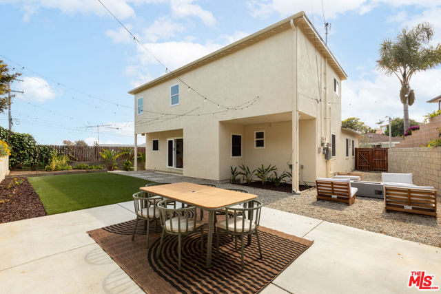 5018 Valleydale Avenue, Los Angeles CA: https://media.crmls.org/mediaz/6bd72982-586a-4b8b-b83a-0a1b0477cf2c.jpg