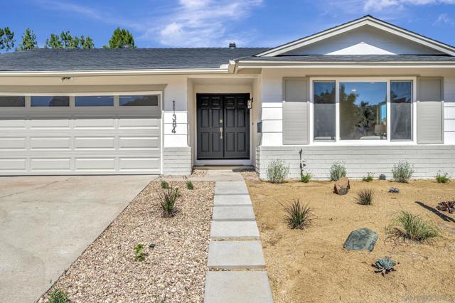11384 Almazon St, San Diego CA: https://media.crmls.org/mediaz/6bd72e12-fa38-48c0-8f52-6e163cc1f3e8.jpg
