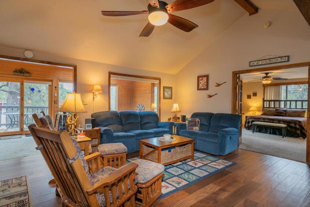 39470 Lake Dr, Big Bear CA: https://media.crmls.org/mediaz/6bd775ab-e6dc-4fb3-8cb9-b5910ffd5b1c.jpg