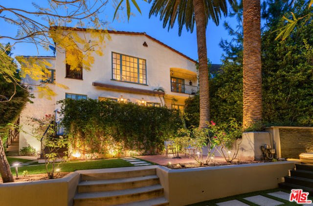 3145 La Suvida Drive, Los Angeles CA: https://media.crmls.org/mediaz/6bd7abc9-3f6a-4db7-8f80-9e5d795ea9d1.jpg