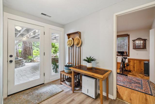 17520 Comanche Trail, Los Gatos CA: https://media.crmls.org/mediaz/6bd7db09-1239-430d-b554-938955773d19.jpg