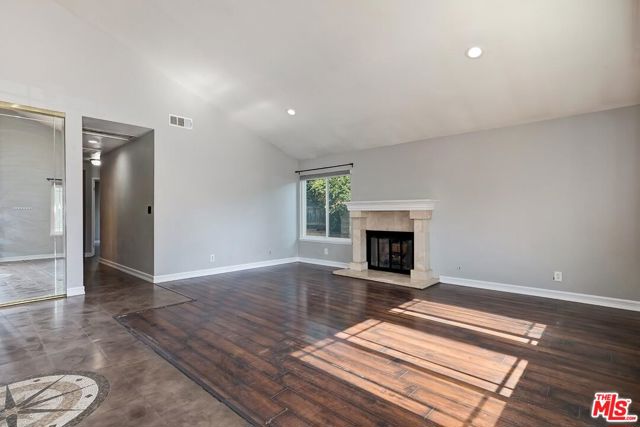 2286 Goddard Avenue, Simi Valley CA: https://media.crmls.org/mediaz/6bd84080-a95d-424b-989f-1ee37fbb4749.jpg