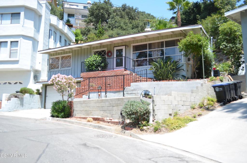 550 Arch Place