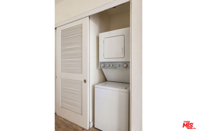 630 W 6th Street, Los Angeles CA: https://media.crmls.org/mediaz/6bd902d1-006e-458c-b3db-b1436ebff8db.jpg