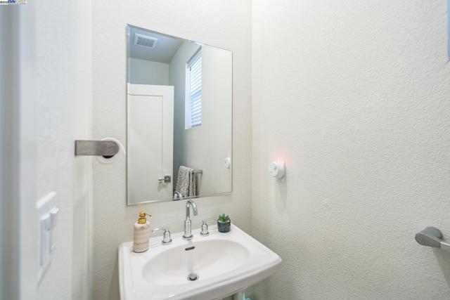 37231 Sand Bar Place, Newark CA: https://media.crmls.org/mediaz/6bd9d44c-db21-4bb2-9fd6-3da5af4cae75.jpg