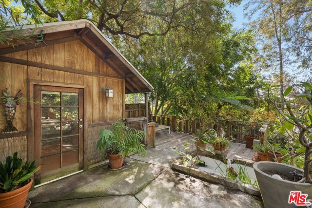 2477 Canyon Oak Drive, Los Angeles CA: https://media.crmls.org/mediaz/6bd9e46f-7b5f-48aa-a57d-b7de52776acf.jpg