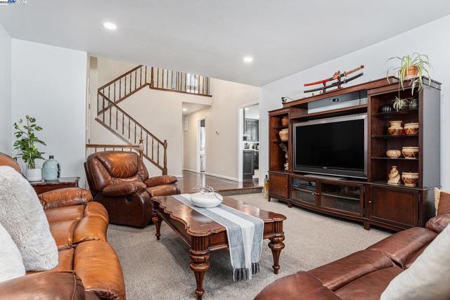 111 Overacker Ter, Fremont CA: https://media.crmls.org/mediaz/6bdaafd5-72da-4da1-930f-9808fa979ffe.jpg