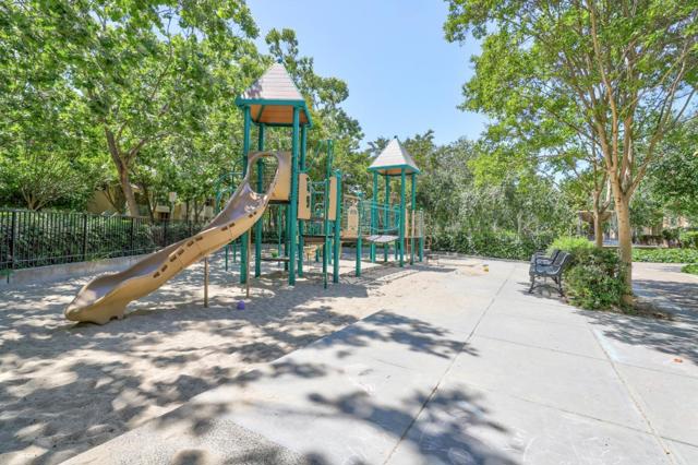 150 Holly Court, Mountain View CA: https://media.crmls.org/mediaz/6bdabf99-7c4c-494d-a228-114a9349fab4.jpg