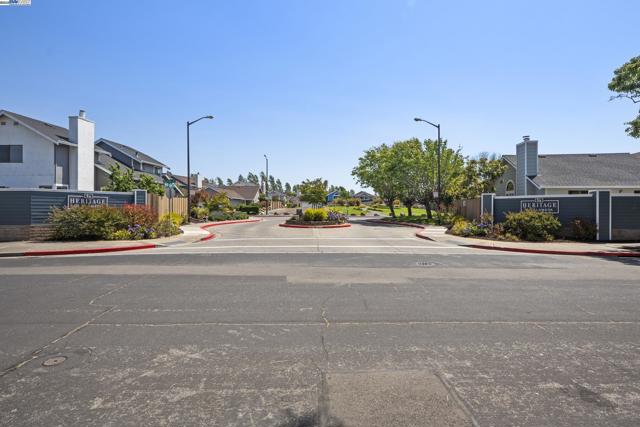 3525 Mcsherry Way, Alameda CA: https://media.crmls.org/mediaz/6bdac693-2ad5-47b1-a242-a8f5872c88ea.jpg
