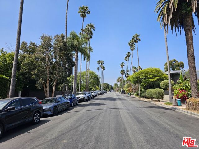 837 Milwood Avenue, Venice CA: https://media.crmls.org/mediaz/6bdb5106-085d-42b0-a6a1-30abc6d9f2f1.jpg
