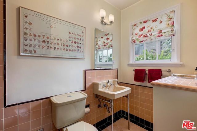 10798 Weyburn Avenue, Los Angeles CA: https://media.crmls.org/mediaz/6bdbc935-da92-4e51-bb55-397ab2342c9a.jpg