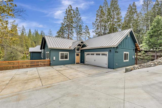 20244 Lower Skyridge Dr, Groveland CA: https://media.crmls.org/mediaz/6bddc6f4-6d36-4c74-b38f-59068199b267.jpg