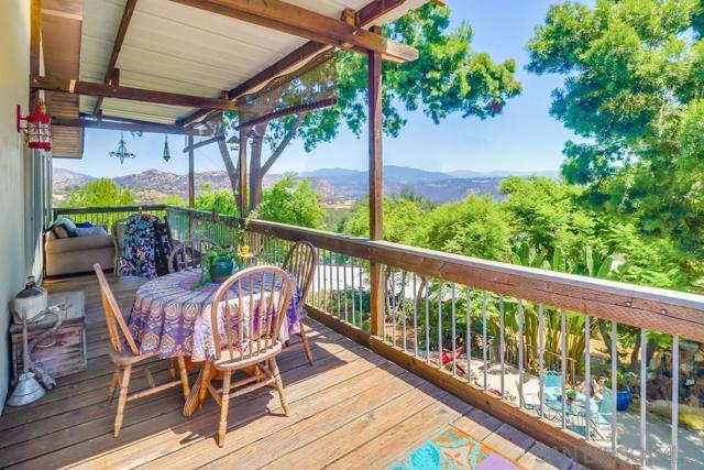 255 Highline Trl, El Cajon CA: https://media.crmls.org/mediaz/6bddf77e-ad0e-4df7-838f-776117f52e70.jpg