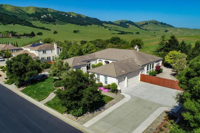 334 Paseo Gularte, San Juan Bautista CA: https://media.crmls.org/mediaz/6bde154d-4196-4f13-98b9-cf560f7f7ede.jpg