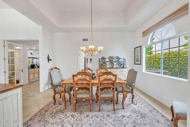 5050 Golden Nugget Way, Oak Park CA: https://media.crmls.org/mediaz/6bde2c0a-7bc2-4119-b87b-60c518285c9e.jpg