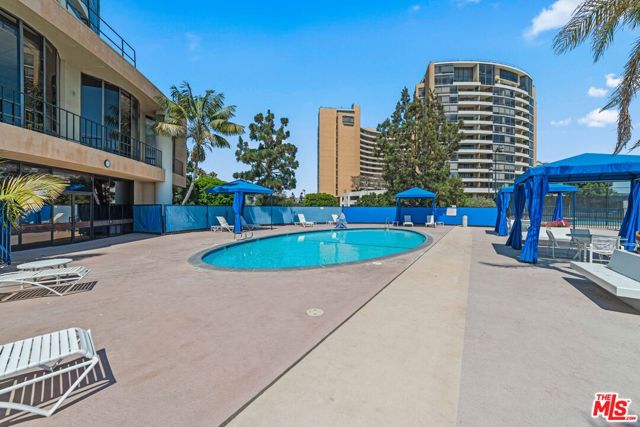 4316 Marina City Drive, Marina del Rey CA: https://media.crmls.org/mediaz/6bde40ef-f261-44b3-97bc-df0d4720b168.jpg