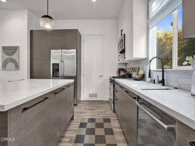 5662 Hazeltine Avenue, Van Nuys CA: https://media.crmls.org/mediaz/6bde7c0a-afab-45e7-bc1e-1cec4438d561.jpg