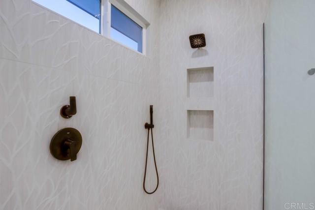 5380 Los Robles Drive, Carlsbad CA: https://media.crmls.org/mediaz/6bdeeaa1-e394-469b-b9b5-fa82bb9c390a.jpg