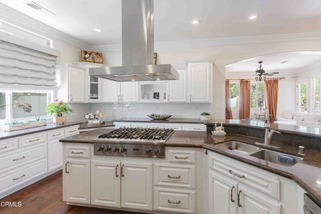 3007 Springbank Court, Bakersfield CA: https://media.crmls.org/mediaz/6bdf0034-ae27-4cc7-b148-77ad34dddbba.jpg