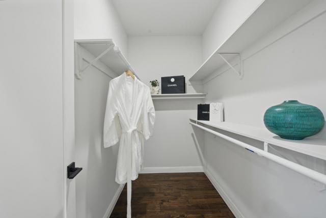 6868 Moore Drive, Oakland CA: https://media.crmls.org/mediaz/6bdf594f-baf3-4e4a-ad2b-f875a5ec46c8.jpg