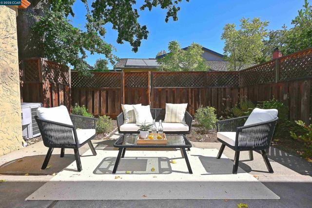1105 Westmoreland Circle, Walnut Creek CA: https://media.crmls.org/mediaz/6bdfafd4-f731-4541-b73a-1387b3548ea6.jpg