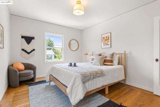 1420 Catherine Dr, Berkeley CA: https://media.crmls.org/mediaz/6be00cb7-ebba-4d32-b11c-749a1c4e9b03.jpg