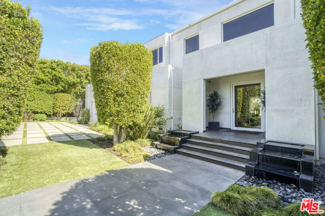 1116 Linda Flora Drive, Los Angeles CA: https://media.crmls.org/mediaz/6be099ca-4d1e-46c7-bbf1-646ef31b5924.jpg