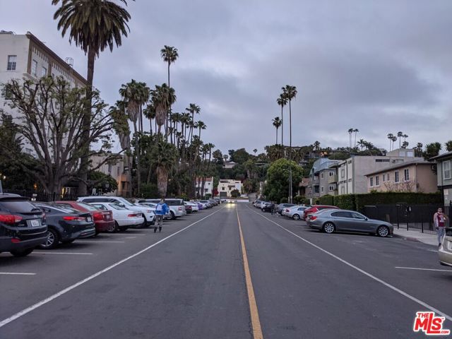 1811 N Kingsley Drive, Los Angeles CA: https://media.crmls.org/mediaz/6be0c5b4-1867-467a-8b3b-701362822103.jpg