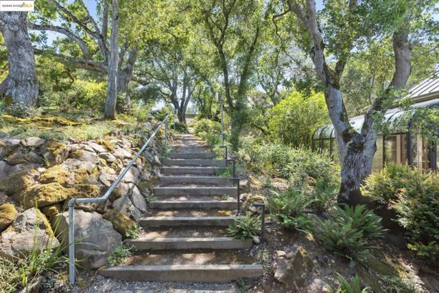 12688 Brookpark Road, Oakland CA: https://media.crmls.org/mediaz/6be1074b-85c4-43a2-a4e6-3586d1e2dde9.jpg