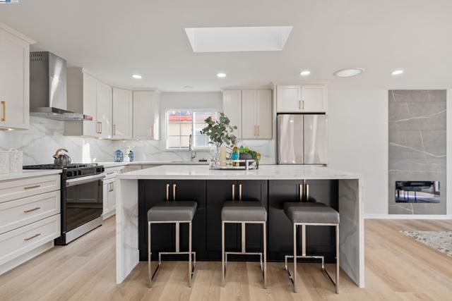 4349 La Cosa Ave, Fremont CA: https://media.crmls.org/mediaz/6be1389f-c148-45aa-8ce3-e6925e964406.jpg