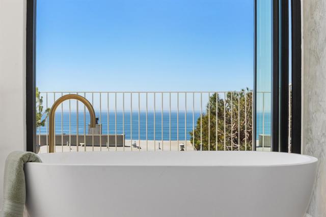 Detail Gallery Image 16 of 44 For 1506 Summit Ave, Cardiff By The Sea,  CA 92007 - 4 Beds | 3/1 Baths