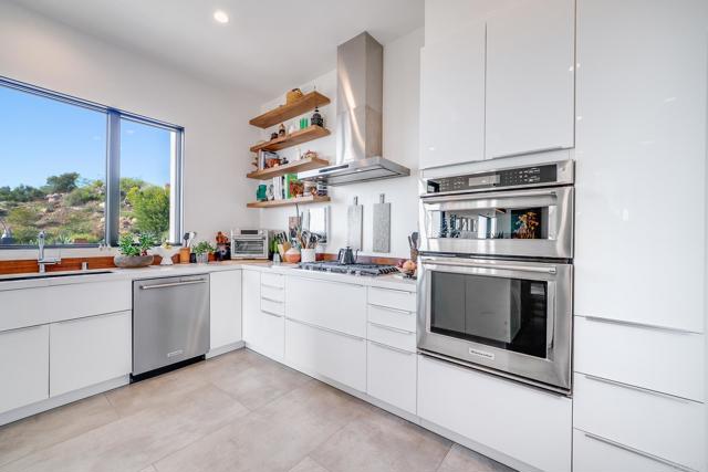 403 Black Canyon Place, Ramona CA: https://media.crmls.org/mediaz/6be14b2b-9931-4142-8919-882b524fd129.jpg
