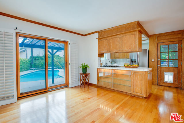 7701 Toland Avenue, Los Angeles CA: https://media.crmls.org/mediaz/6be14fc7-329e-4af8-be77-290c0d1398d1.jpg