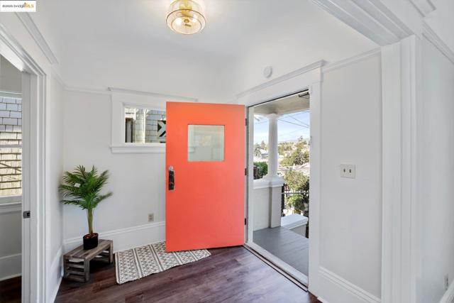 1641 E 20th Street, Oakland CA: https://media.crmls.org/mediaz/6be1b908-b2a0-42d4-b912-e5deda6fa6c1.jpg