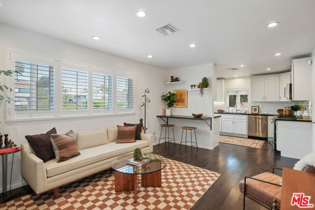 614 Rosemont Avenue, Los Angeles CA: https://media.crmls.org/mediaz/6be1c50a-9944-467f-a42a-e143e931172b.jpg