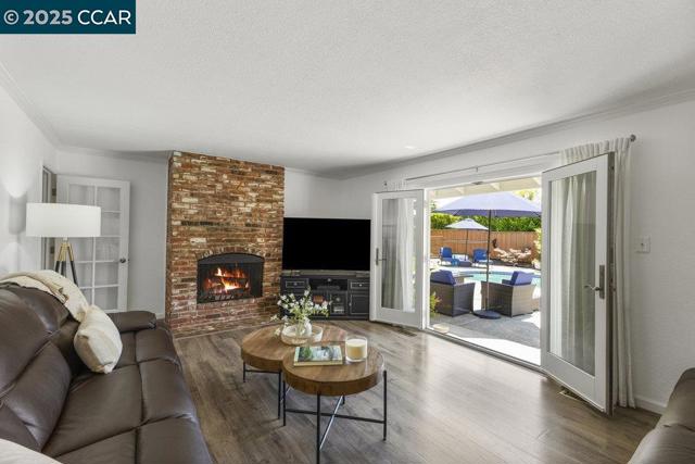 2302 Royal Oaks Dr, Alamo CA: https://media.crmls.org/mediaz/6be2296c-a23e-4255-886a-853e50808910.jpg