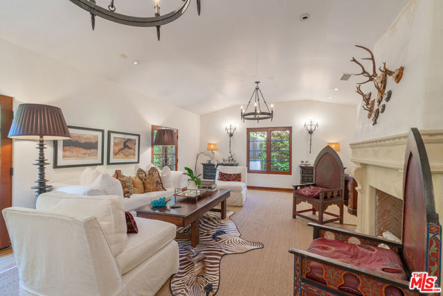 221 S Beverly Glen Boulevard, Los Angeles CA: https://media.crmls.org/mediaz/6be2d56d-1336-41d6-afd2-334cab001400.jpg