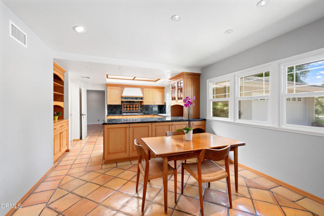 947 Camino Concordia, Camarillo CA: https://media.crmls.org/mediaz/6be30beb-6304-4671-994d-589dd10bb249.jpg