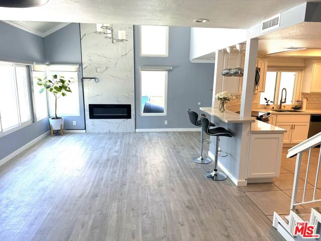3712 Carrington Court, Inglewood CA: https://media.crmls.org/mediaz/6be3ae08-1ec3-417d-9a03-ea0bbf548fff.jpg