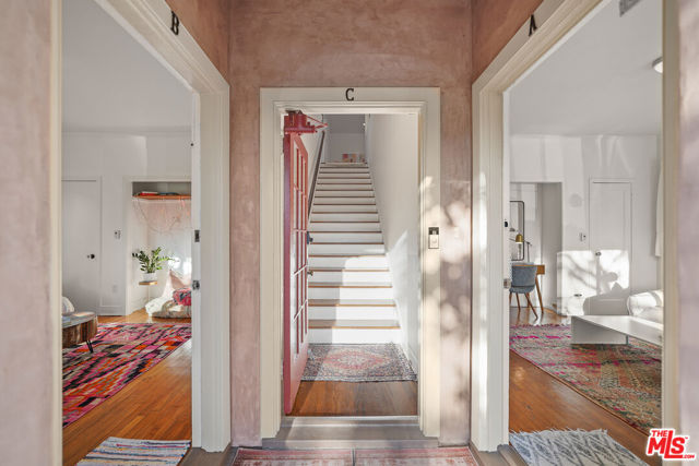 236 S 5th Avenue, Venice CA: https://media.crmls.org/mediaz/6be3c3e2-cf3b-4cca-94c1-16319069b72c.jpg
