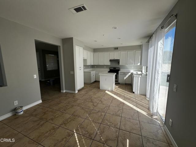 Detail Gallery Image 2 of 26 For 1300 Meadowlark Ln, Oxnard,  CA 93036 - 4 Beds | 2/1 Baths