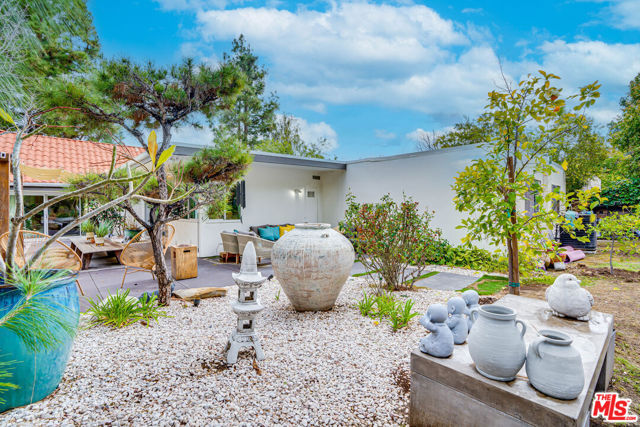 4101 Tarrybrae Terrace, Tarzana CA: https://media.crmls.org/mediaz/6be3e135-e6c8-4b80-8f1a-a5eb471e6ab8.jpg