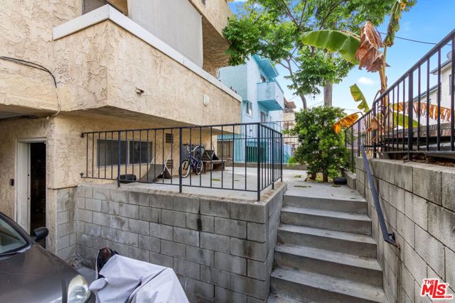 3329 Keystone Avenue, Los Angeles CA: https://media.crmls.org/mediaz/6be3eee3-aad4-4cc5-88a8-b56a0ef1738b.jpg