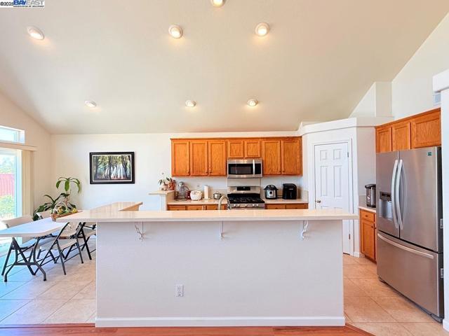 1322 Emerson Dr, Pittsburg CA: https://media.crmls.org/mediaz/6be4273b-a67c-47ee-8b48-344c95d6e6d5.jpg