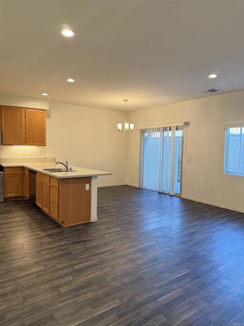 Detail Gallery Image 4 of 10 For 727 Anastasia Ct, El Cajon,  CA 92020 - 3 Beds | 2/1 Baths