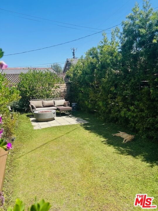 12520 Stanwood Place, Los Angeles CA: https://media.crmls.org/mediaz/6be47946-5989-4ca8-8646-f6fcf9263526.jpg