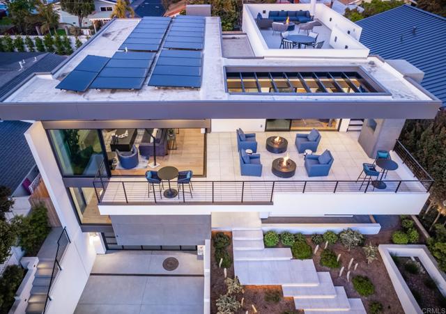 5170 Carlsbad Boulevard, Carlsbad CA: https://media.crmls.org/mediaz/6be4cea3-46c2-425d-86c5-ed129daeb63f.jpg