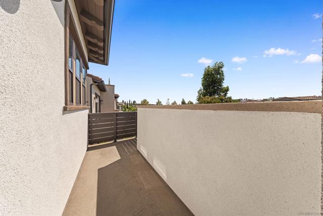 6749 Solterra Vista Pkwy, San Diego CA: https://media.crmls.org/mediaz/6be4e4a2-d99a-413a-a9ad-0eb0ef3875a5.jpg