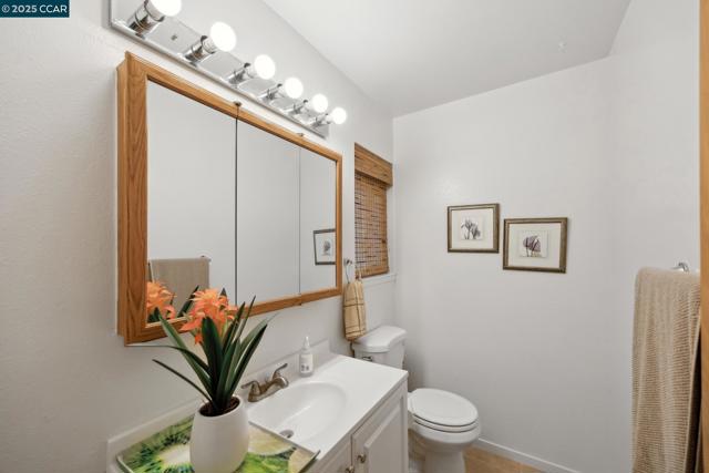 14295 Doolittle Dr, San Leandro CA: https://media.crmls.org/mediaz/6be4f589-aa6e-4b0a-b49d-a9f236351a7c.jpg